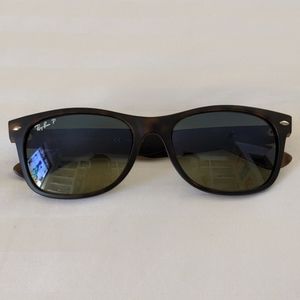 Wayfarer Polarized Ray-Ban Sunglasses